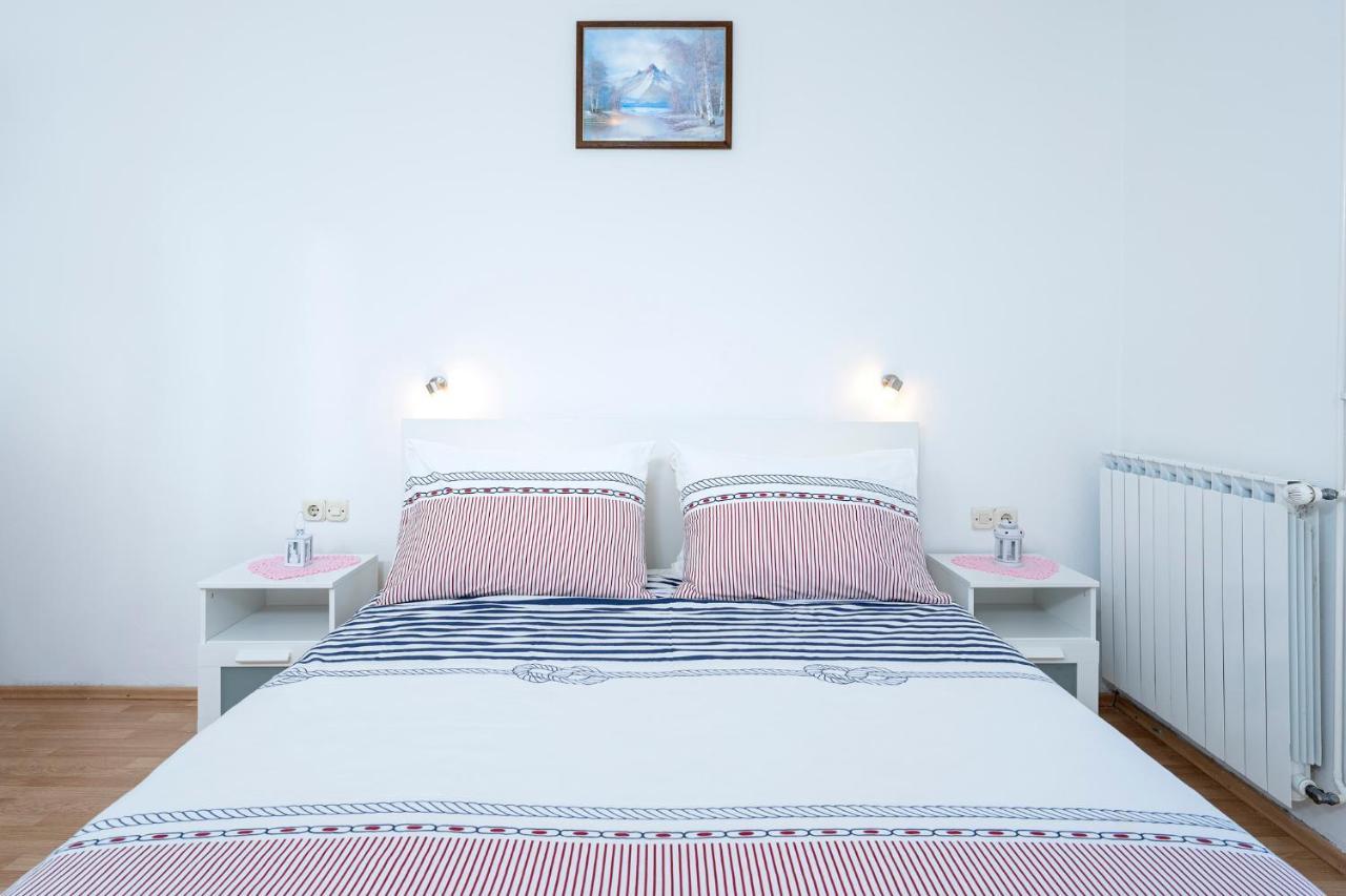 Apartments Draganic Jelsa  Zewnętrze zdjęcie