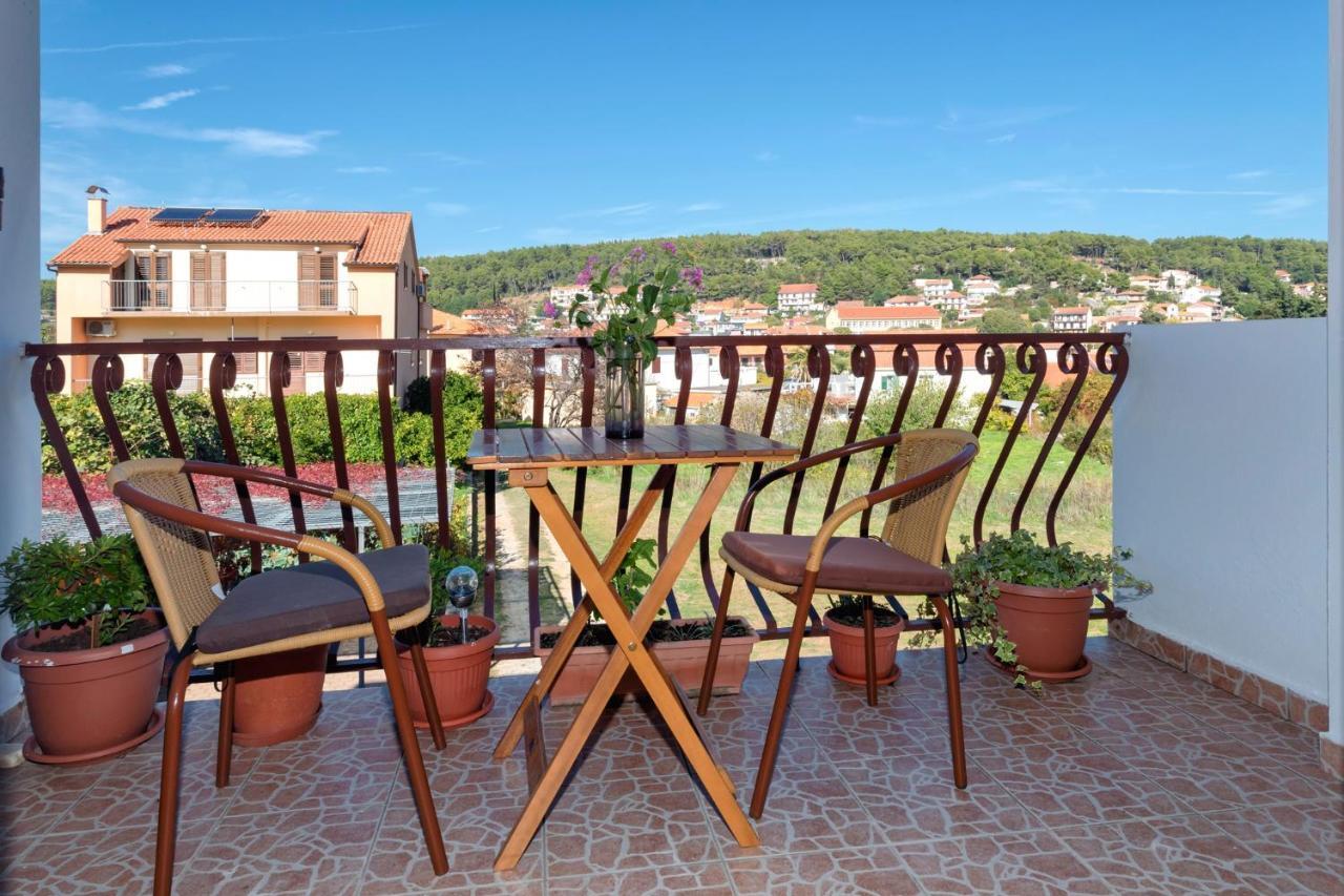 Apartments Draganic Jelsa  Zewnętrze zdjęcie